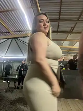 Snapshot of bruna438 chatting on 09/28/25, 03:12 bruna438 online show from 09/28/25, 03:12