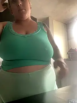 Snapshot of bruna438 chatting on 10/02/25, 10:44 bruna438 online show from 10/02/25, 10:44