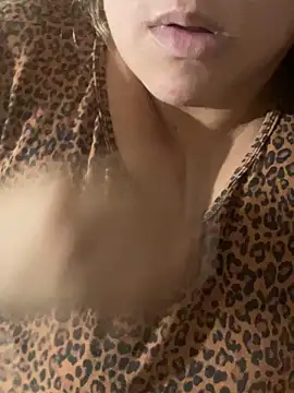 Snapshot of bruna438 chatting on 11/15/25, 11:32 bruna438 online show from 11/15/25, 11:32