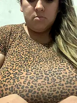 Snapshot of bruna438 chatting on 11/17/25, 11:32 bruna438 online show from 11/17/25, 11:32