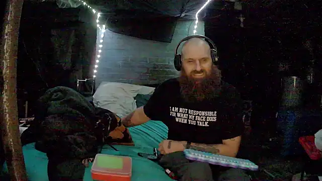 Snapshot of Cowboy815 chatting on 12/21/25, 02:30 Cowboy815 online show from 12/21/25, 02:30