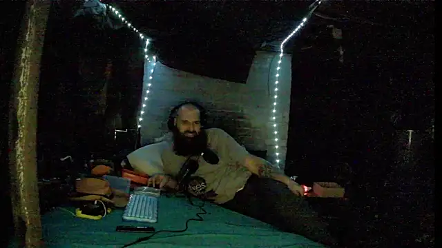 Snapshot of Cowboy815 chatting on 12/22/25, 05:37 Cowboy815 online show from 12/22/25, 05:37