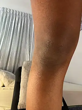 Snapshot of AmyRoss_1 chatting on 04/08/26, 01:33 AmyRoss 1 online show from 04/08/26, 01:33