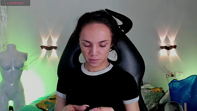 Snapshot of Cristal_Gem1 chatting on 03/08/26, 06:01 Cristal Gem1 online show from 03/08/26, 06:01