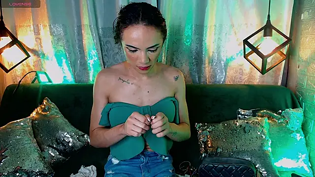 Snapshot of Cristal_Gem1 chatting on 03/17/26, 11:02 Cristal Gem1 online show from 03/17/26, 11:02