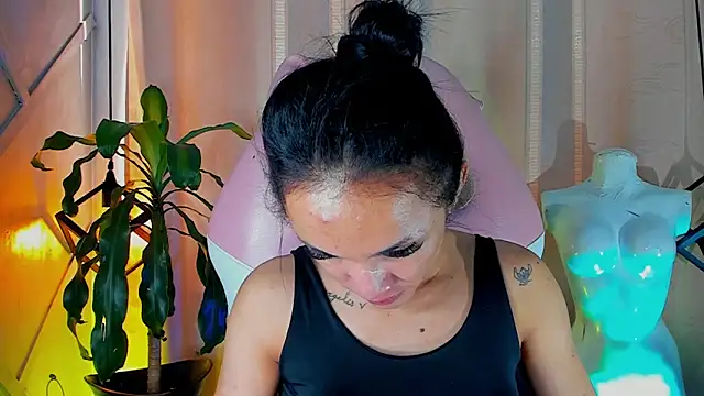 Snapshot of Cristal_Gem1 chatting on 06/17/26, 11:45 Cristal Gem1 online show from 06/17/26, 11:45