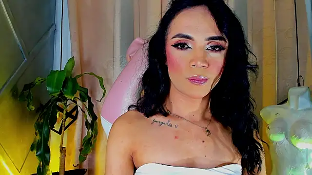 Snapshot of Cristal_Gem1 chatting on 07/05/26, 04:19 Cristal Gem1 online show from 07/05/26, 04:19