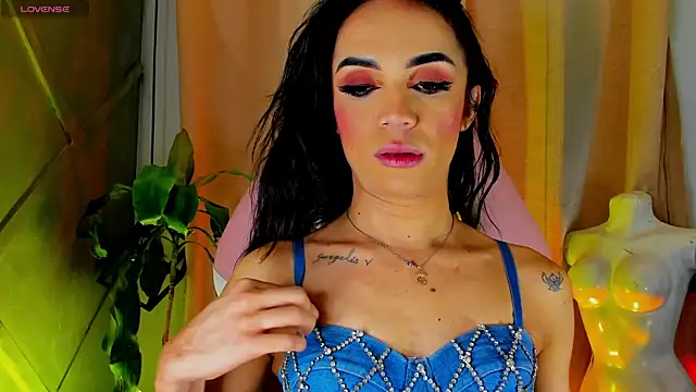 Snapshot of Cristal_Gem1 chatting on 07/17/26, 05:36 Cristal Gem1 online show from 07/17/26, 05:36