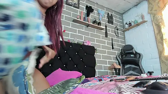 Snapshot of CharlotteBrowm chatting on 10/25/25, 06:13 CharlotteBrowm online show from 10/25/25, 06:13