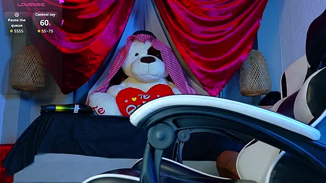 Thaiel Fosteer online show from 02/07/26, 07:23