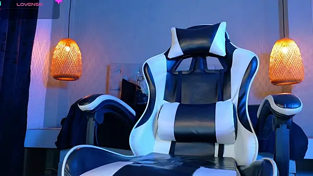 Thaiel Fosteer online show from 04/09/26, 07:25