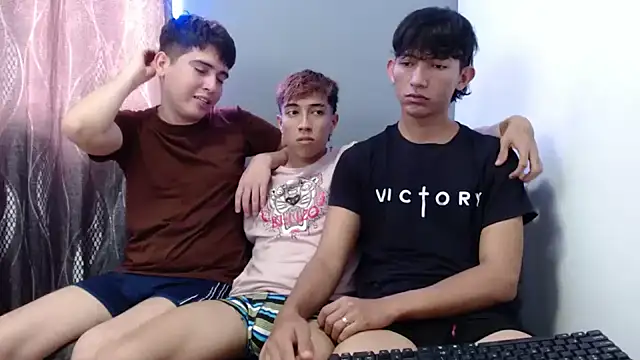 Snapshot of theboys_x chatting on 12/19/25, 07:32 theboys x online show from 12/19/25, 07:32