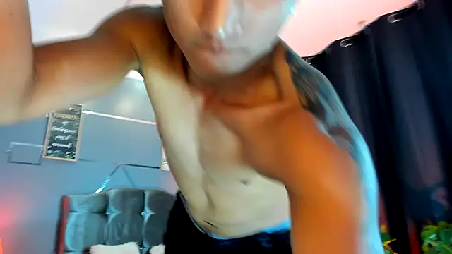 Snapshot of oliver_mr_ chatting on 10/31/25, 09:49 oliver mr online show from 10/31/25, 09:49