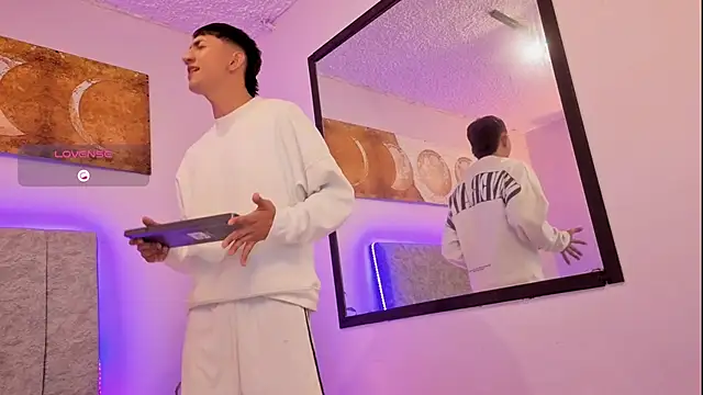 Snapshot of oliver_mr_ chatting on 11/20/25, 08:47 oliver mr online show from 11/20/25, 08:47