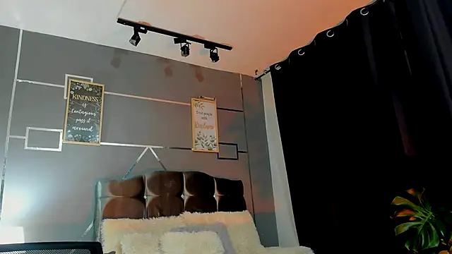 Snapshot of oliver_mr_ chatting on 11/24/25, 08:30 oliver mr online show from 11/24/25, 08:30