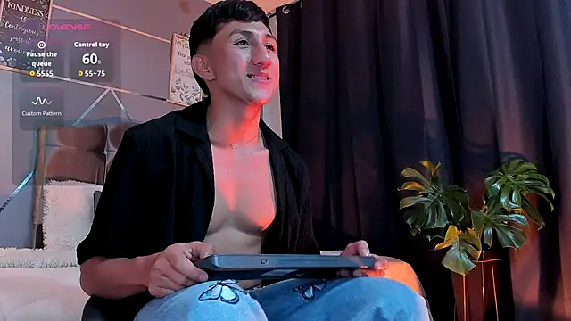 Snapshot of oliver_mr_ chatting on 12/01/25, 08:14 oliver mr online show from 12/01/25, 08:14