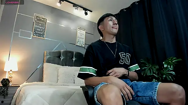 Snapshot of oliver_mr_ chatting on 12/05/25, 08:16 oliver mr online show from 12/05/25, 08:16