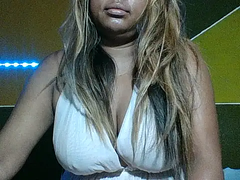 Snapshot of SEXY_METISE chatting on 12/20/25, 08:38 SEXY METISE online show from 12/20/25, 08:38