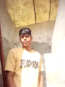 Snapshot of monster_33 chatting on 04/18/26, 02:48 monster 33 online show from 04/18/26, 02:48