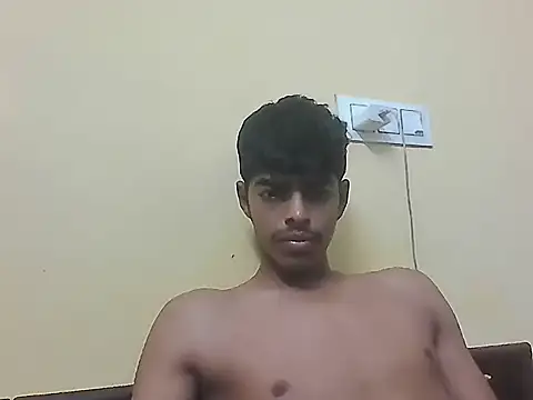 Snapshot of monster_33 chatting on 05/06/26, 02:44 monster 33 online show from 05/06/26, 02:44