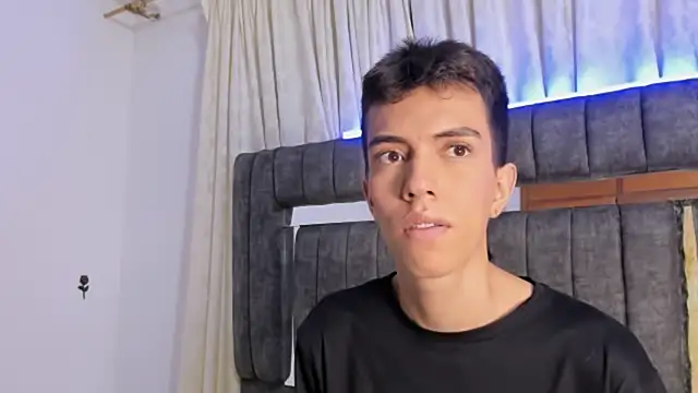 Snapshot of dylan_202520_ chatting on 09/16/25, 11:33 dylan 202520 online show from 09/16/25, 11:33