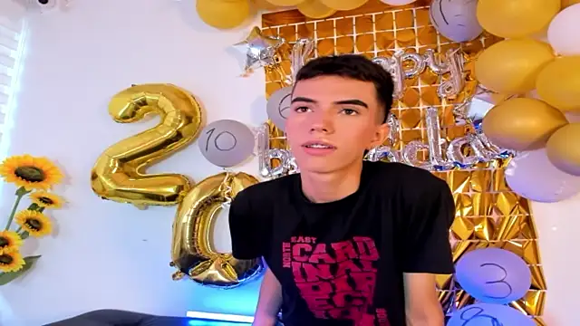 Snapshot of dylan_202520_ chatting on 09/26/25, 11:36 dylan 202520 online show from 09/26/25, 11:36