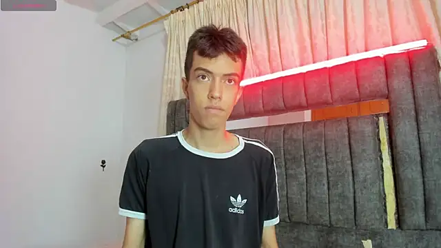 Snapshot of dylan_202520_ chatting on 10/13/25, 11:54 dylan 202520 online show from 10/13/25, 11:54