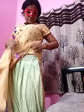 Snapshot of Gullapi chatting on 12/20/25, 03:35 Gullapi online show from 12/20/25, 03:35