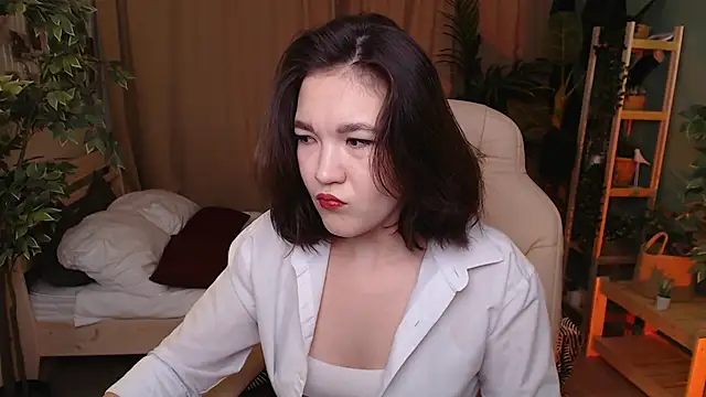 Halle Berrry online show from 11/19/25, 02:06