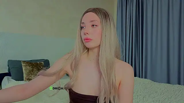 Snapshot of _sophielov chatting on 03/17/26, 10:24 sophielov online show from 03/17/26, 10:24