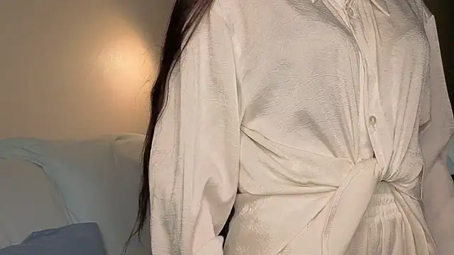 Snapshot of slyshypie chatting on 09/13/25, 01:22 slyshypie online show from 09/13/25, 01:22