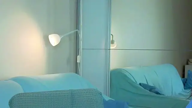 Snapshot of slyshypie chatting on 09/18/25, 01:24 slyshypie online show from 09/18/25, 01:24