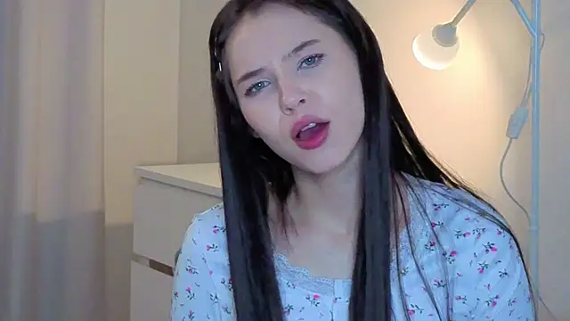 Snapshot of slyshypie chatting on 09/27/25, 01:27 slyshypie online show from 09/27/25, 01:27