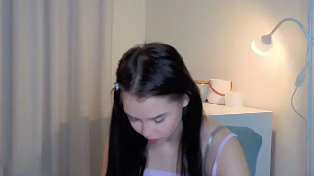 Snapshot of slyshypie chatting on 09/28/25, 03:28 slyshypie online show from 09/28/25, 03:28