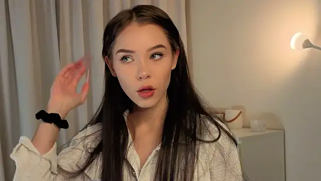 Snapshot of slyshypie chatting on 11/20/25, 01:11 slyshypie online show from 11/20/25, 01:11