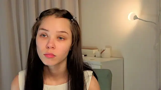 Snapshot of slyshypie chatting on 11/27/25, 01:13 slyshypie online show from 11/27/25, 01:13