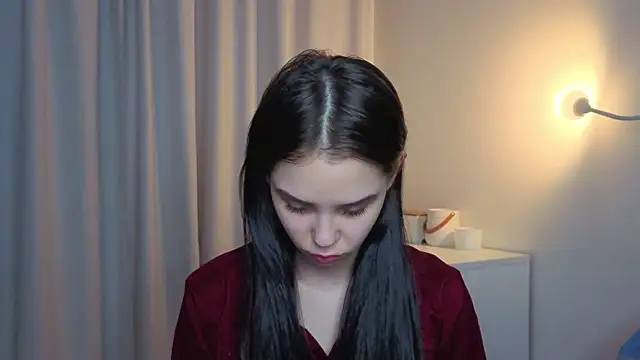 Snapshot of slyshypie chatting on 12/05/25, 01:31 slyshypie online show from 12/05/25, 01:31