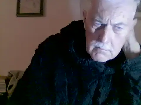Snapshot of slaveman4you chatting on 11/11/25, 01:05 slaveman4you online show from 11/11/25, 01:05