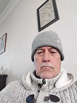 Snapshot of slaveman4you chatting on 11/18/25, 11:25 slaveman4you online show from 11/18/25, 11:25