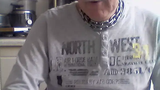 Snapshot of slaveman4you chatting on 12/18/25, 11:49 slaveman4you online show from 12/18/25, 11:49