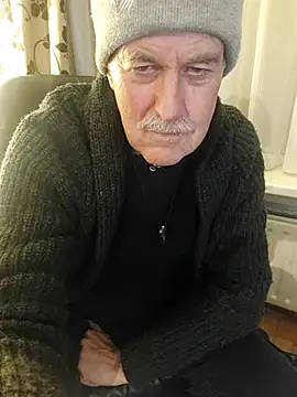 Snapshot of slaveman4you chatting on 01/11/26, 10:59 slaveman4you online show from 01/11/26, 10:59