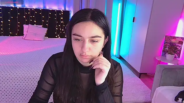 Snapshot of Lola_Sparks chatting on 10/06/25, 04:10 Lola Sparks online show from 10/06/25, 04:10