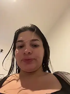 Snapshot of sarahreyess_11 chatting on 03/25/26, 10:43 sarahreyess 11 online show from 03/25/26, 10:43