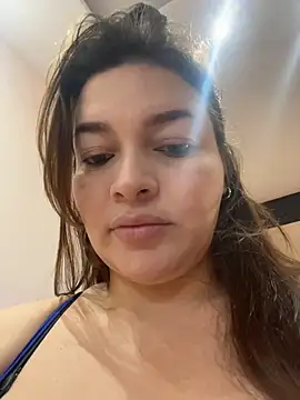 Snapshot of sarahreyess_11 chatting on 03/26/26, 11:05 sarahreyess 11 online show from 03/26/26, 11:05