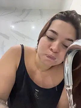 Snapshot of sarahreyess_11 chatting on 04/04/26, 11:18 sarahreyess 11 online show from 04/04/26, 11:18