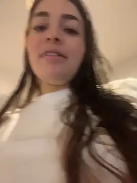 Snapshot of sarahreyess_11 chatting on 04/08/26, 10:26 sarahreyess 11 online show from 04/08/26, 10:26