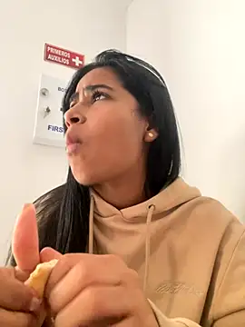 zoe evans5 online show from 09/10/25, 11:32