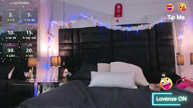 EvamilfXXX online show from 11/18/25, 11:58