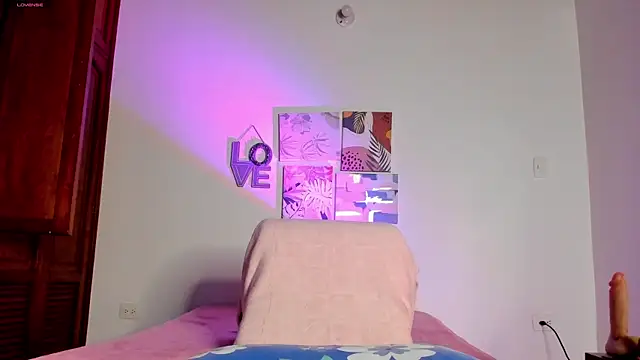 hellzel moon online show from 04/16/26, 03:07