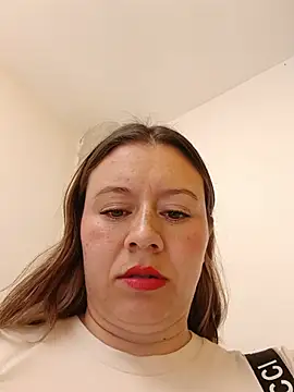 Snapshot of Hannah-colx chatting on 06/24/26, 05:01 Hannah-colx online show from 06/24/26, 05:01
